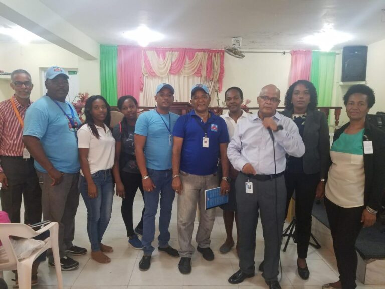 CAASD lleva charla sobre uso eficiente del agua potable a niños de Cristo Rey 