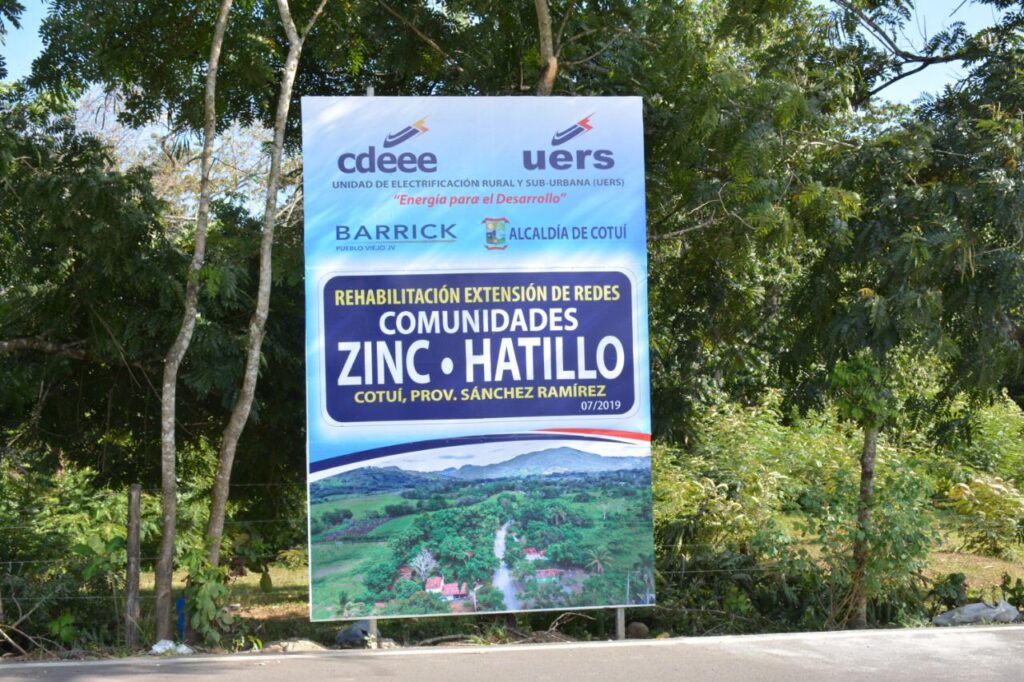 Barrick Pueblo Viejo y la UERS culminan la electrificaci贸n de las comunidades Hatillo y El Zinc