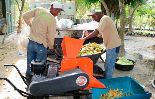 Descarga Cero, un modelo de clasificación y reciclaje de desechos en Punta Cana