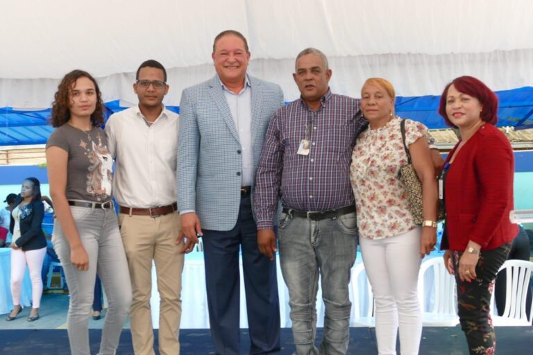 CAASD agasaja 2,100 padres colaboradores de la institución