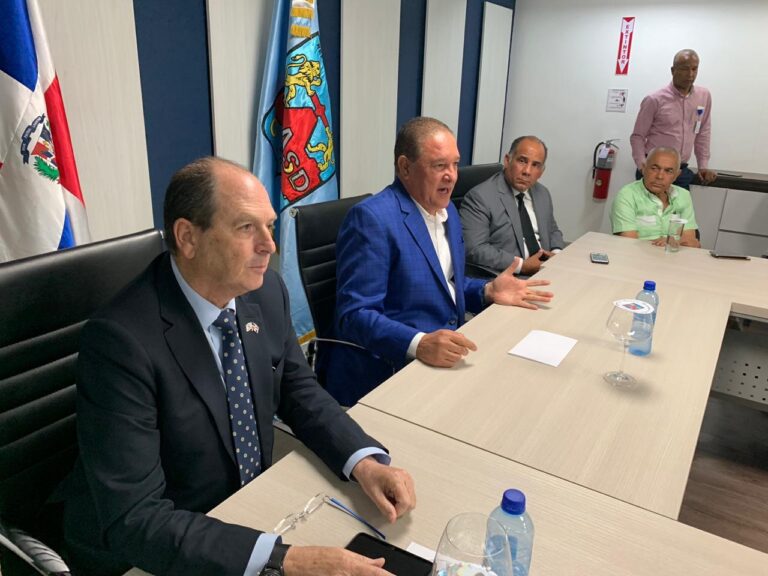 Empleados CAASD reciben orientación sobre plantas desalinizadoras de aguas marinas por empresa Israel