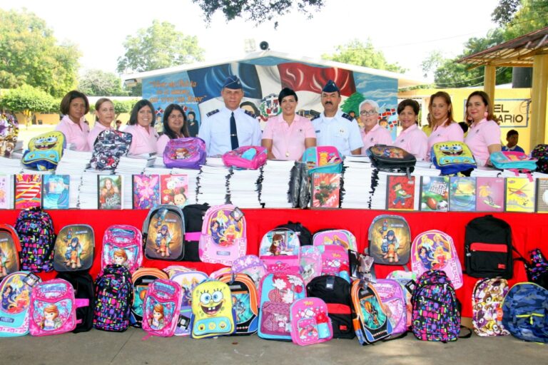 CEOFARD y Comandancia General entregan útiles escolares a miles de estudiantes Colegio FARD “Nuestra Señora del Perpetuo Socorro”.