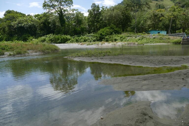 Sequía afecta tres acueductos y provoca reducción de 70 millones de galones diarios