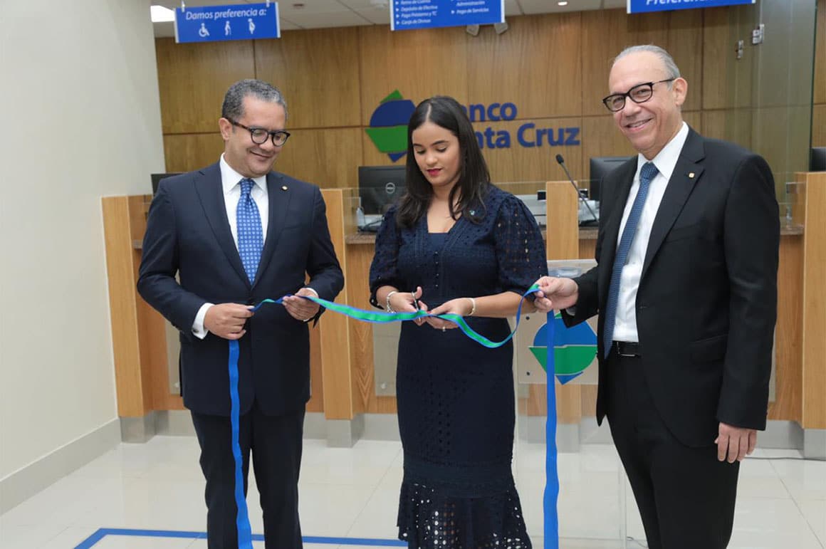 Banco Santa Cruz inaugura su centro de negocios 37 en Blue Mall