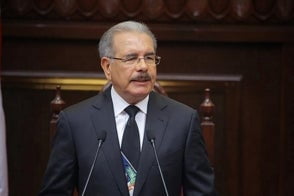 Presidente Danilo Medina destituye a Gedeón Santos