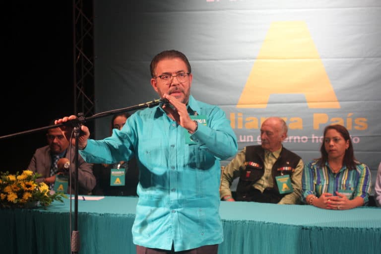 Guillermo Moreno electo candidato a la Presidencia por Alianza País