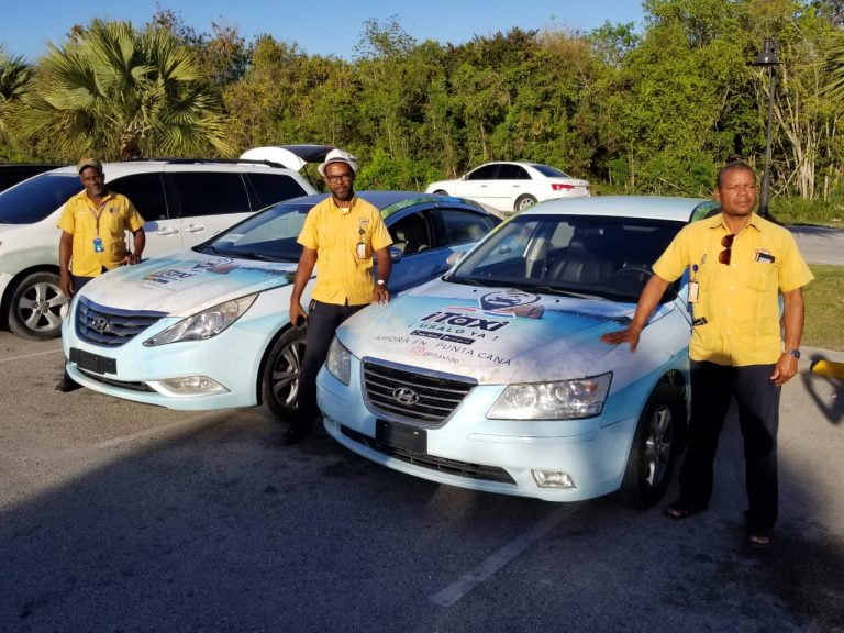 Comienza a operar nuevo servicio de taxis turísticos contactados por app