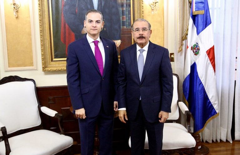 Presidente Danilo Medina juramenta a Josué Fiallo como representante permanente de República Dominicana ante la OEA