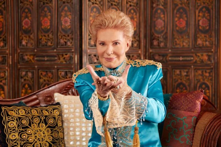 Muere astrólogo Walter Mercado aparentemente de fallo renal.