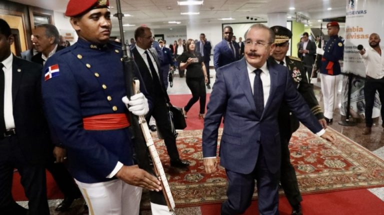 Danilo Medina sale hacia COP25, en Madrid. Consolidará esfuerzos RD en seguir logrando crecimiento económico con bajas emisiones de carbono