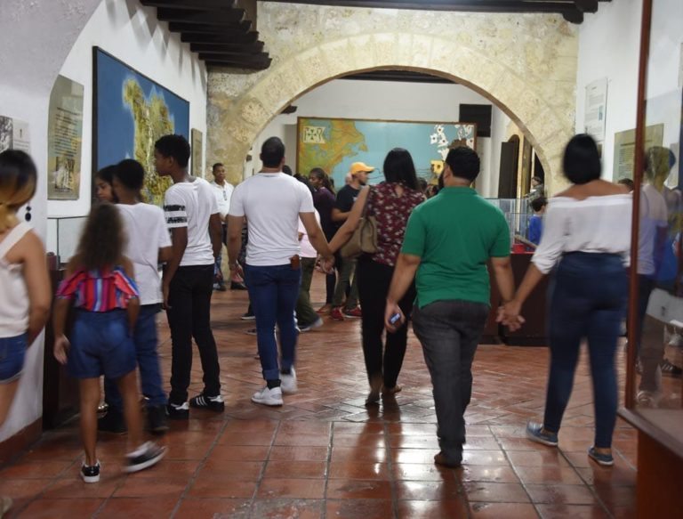 Entre música, teatro, artesanía y exposiciones se desarrolló la Noche Larga de los Museos
