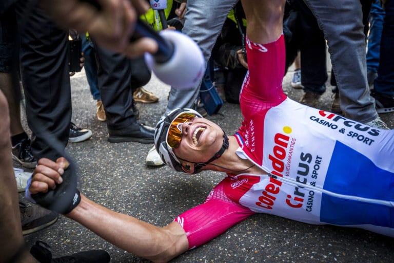 Ciclista neerlandés Van der Poel logra su tercer título mundial