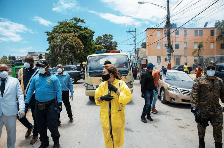 En primer día como alcaldesa Carolina Mejía sale a las calles en operativo de limpieza