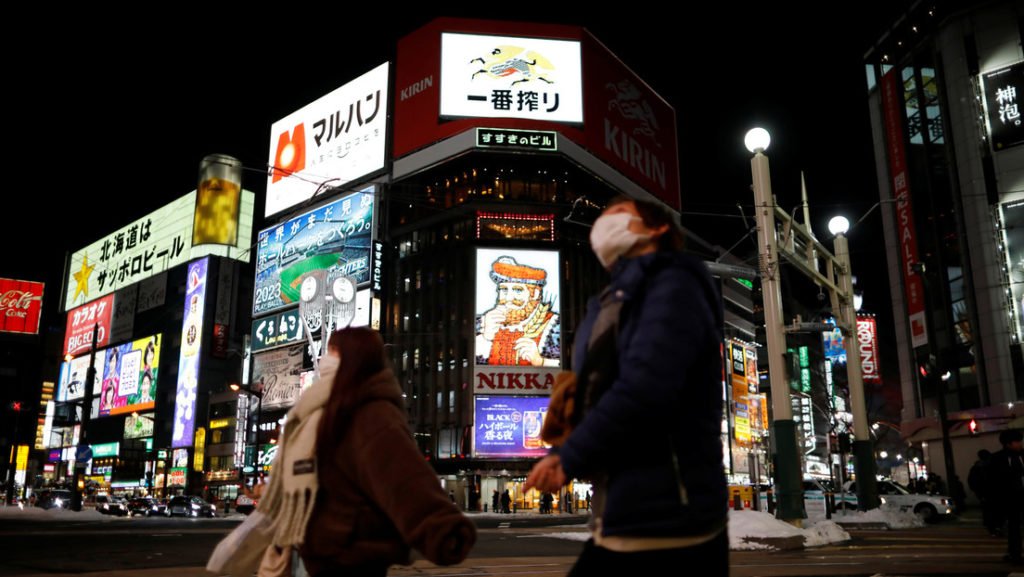 "No debimos haber levantado el estado de emergencia": isla japonesa sufre una segunda ola de la pandemia
