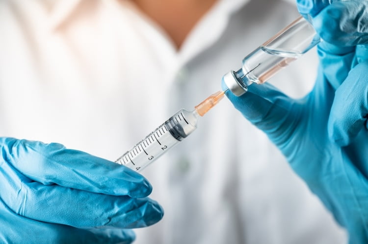 Inician los ensayos clínicos de tres vacunas contra la Covid-19