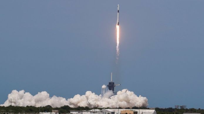 SpaceX y la NASA realizan con 茅xito el hist贸rico lanzamiento de la c谩psula Crew Dragon hacia la Estaci贸n Espacial Internacional