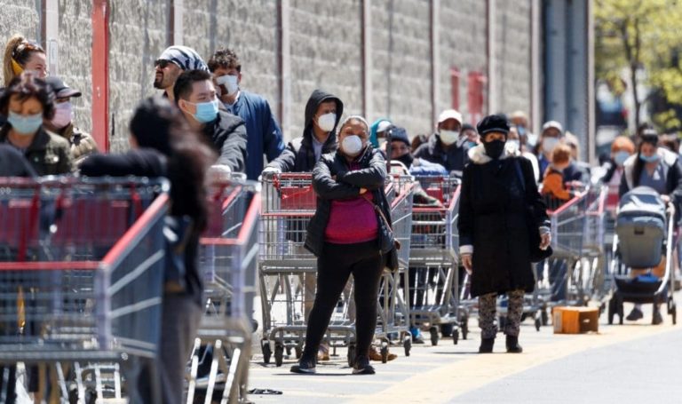 Cálculo de muertos en EEUU sube de 60 mil a 135 mil por reapertura