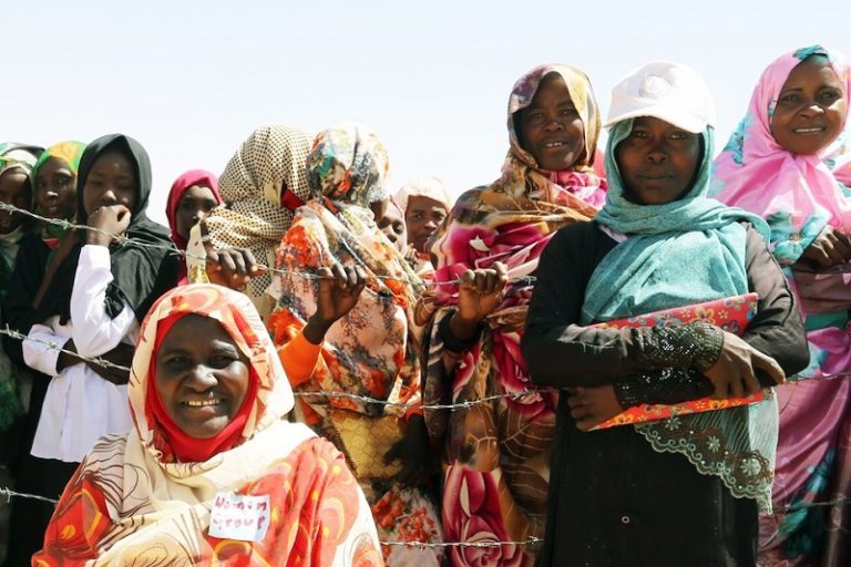 Sudán prohíbe mutilación genital femenina, da paso histórico a derechos de la mujer