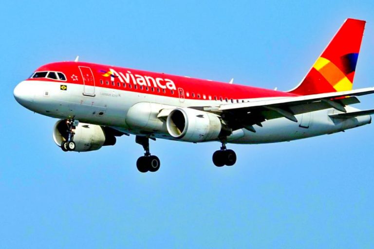Avianca, la segunda aerolínea más grande de América Latina, se declara en quiebra voluntaria por el covid-19