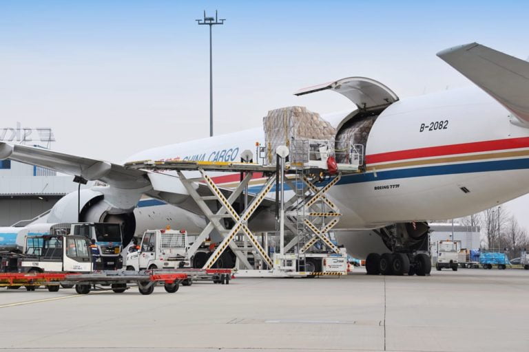 Impacto coronavirus lleva a las aerolíneas a adaptarse a vuelos de carga