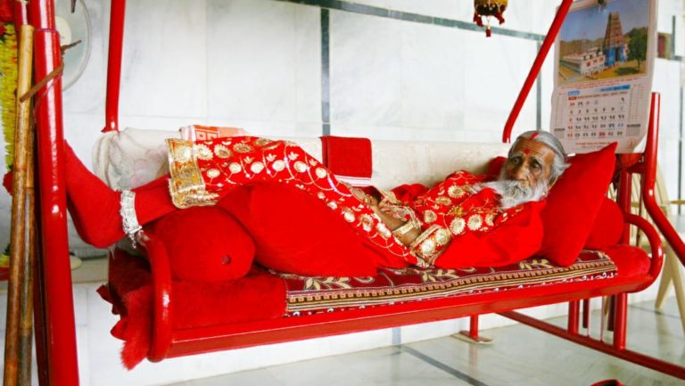 Muere un asceta indio que  afirmaba llevar 80 años sin comer ni beber