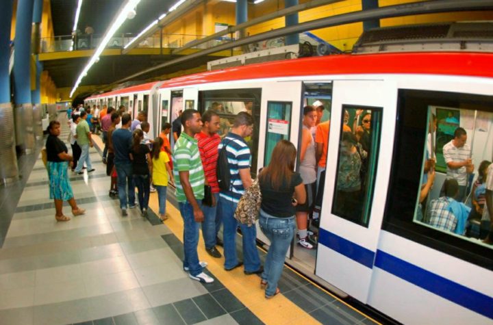 Gonzalo Castillo promete pasajes gratis para estudiantes en el Metro, teleférico y Omsa