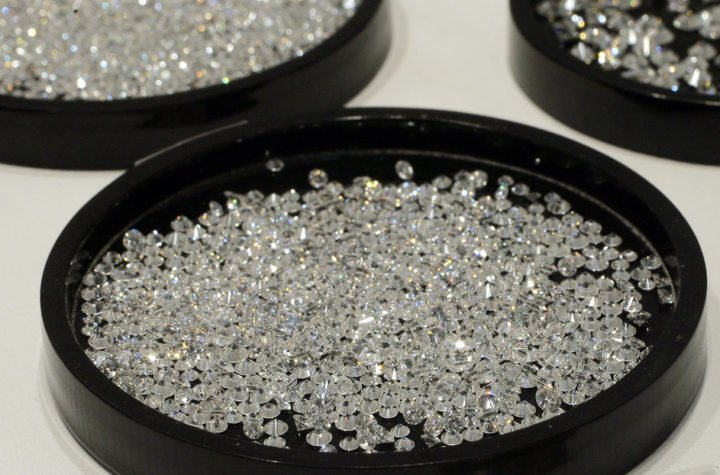 Miles de millones de d贸lares en diamantes se acumulan por causa de la pandemia del coronavirus