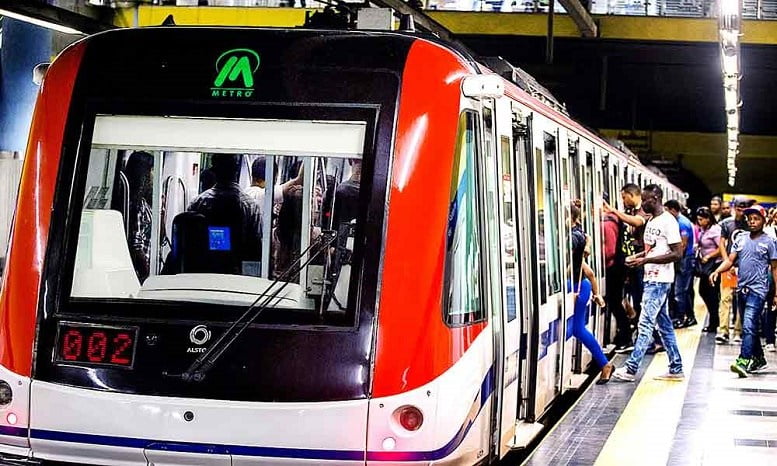 Metro y Teleférico extienden sus horarios de servicios