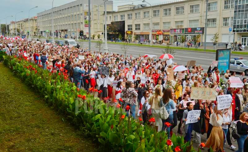 Más de 100.000 manifestantes protestan en Minsk contra Lukashenko
