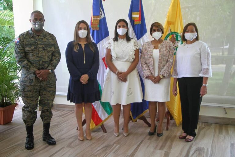 Asume nueva presidenta de la Asociación de Esposas de Oficiales del Ejército