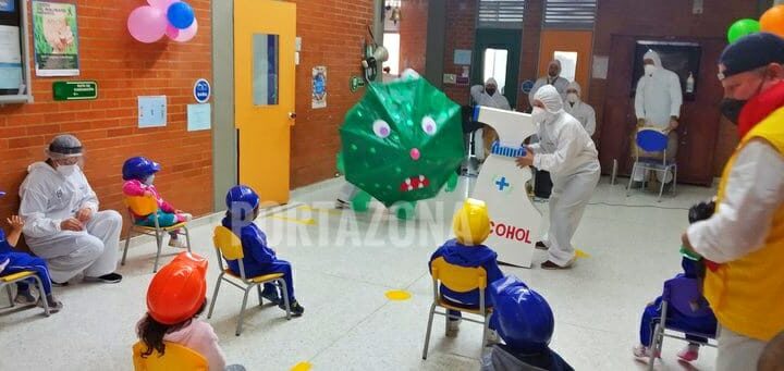 Los jardines infantiles volvieron a las aulas en Bogotá y ya se preparan los colegios de primaria y bachiller