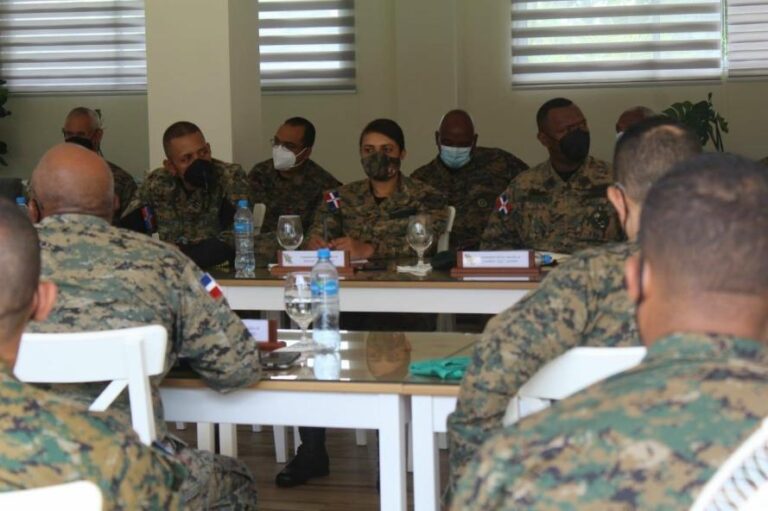 Comandante General del Ejército sostiene reunión para mejorar  condiciones y bienestar de los militares