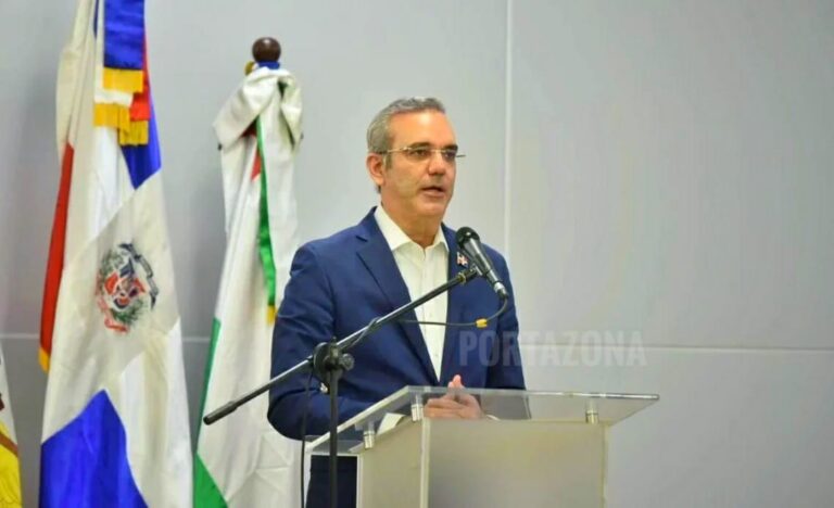 Presidente Abinader suspende a 8 funcionarios que no declararon bienes