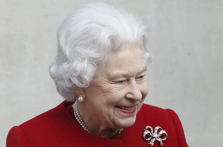 Isabel II indulta al asesino convicto que redujo a un terrorista en el Puente de Londres con un colmillo de narval