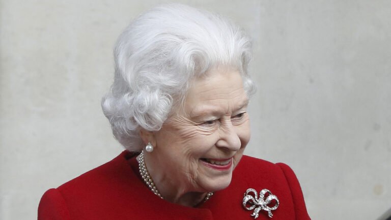 Isabel II indulta al asesino convicto que redujo a un terrorista en el Puente de Londres con un colmillo de narval