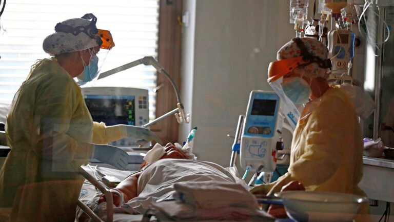 España establece un nuevo récord de contagios diarios, sumando más de 25.000 casos de coronavirus