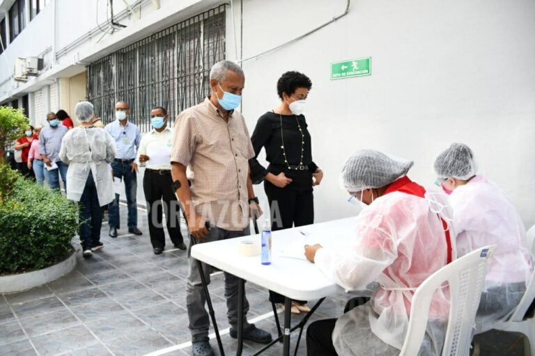 Salud Pública somete a PCR a todos sus empleados tras positivo del ministro