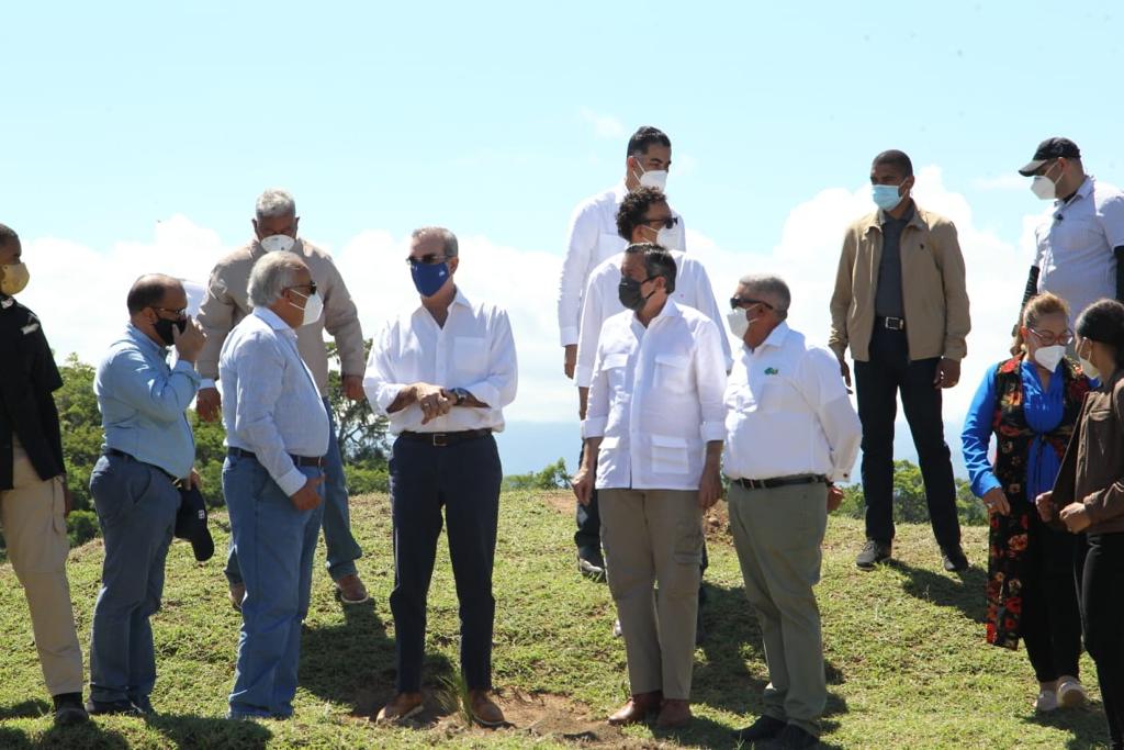 Presidente Abinader y Medio Ambiente unen esfuerzos para aumentar cobertura boscosa del país