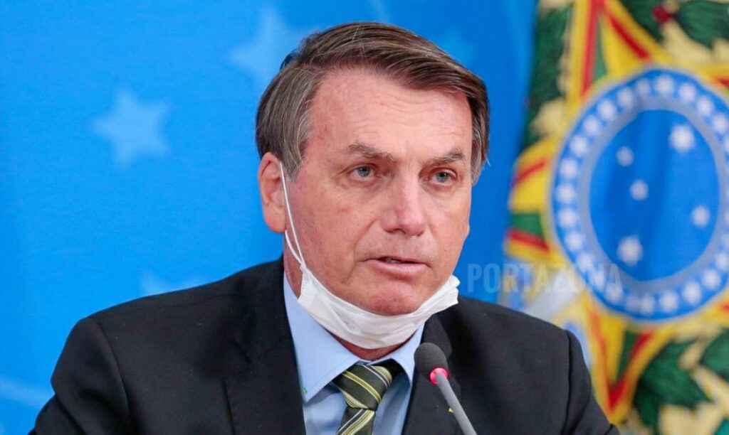 "El pueblo brasileño no será conejillo de indias de nadie": Bolsonaro desacredita a su ministro de Salud y dice que no comprará la vacuna china