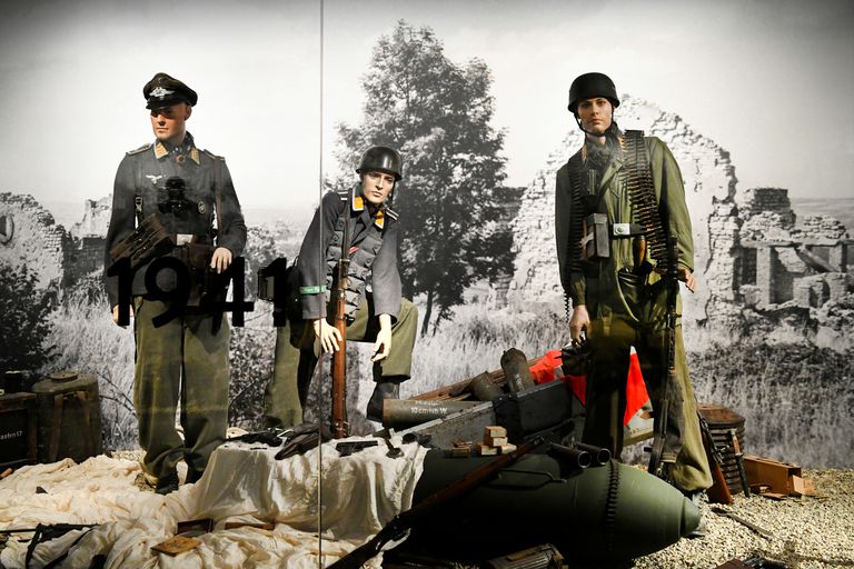 Conozca el misterio del robo de los maniquíes con uniforme nazi