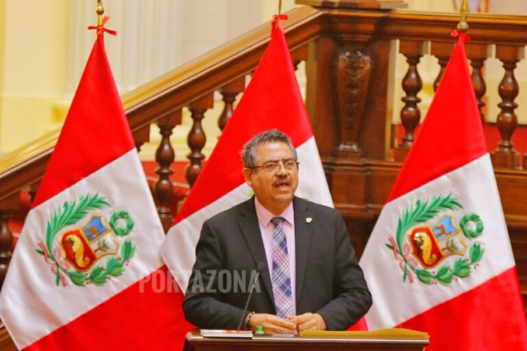 Merino defiende la «constitucionalidad» de su Gobierno de transición en Perú
