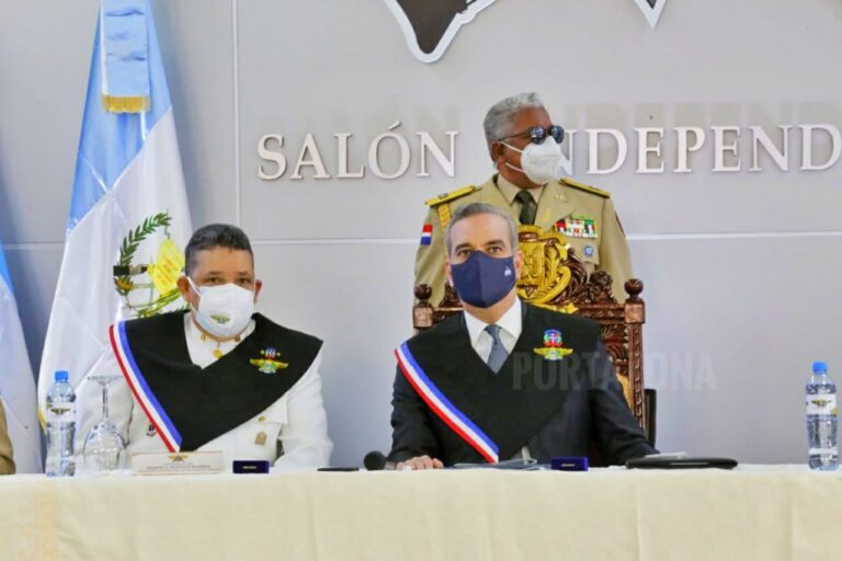 Presidente Abinader preside investidura de más de 2,400 nuevos profesionales militares