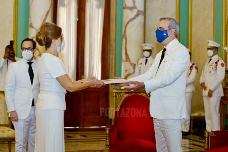 Presidente Abinader recibe cartas credenciales embajadores Panamá y Turquía