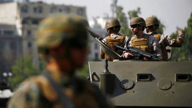 Autoridades chilenas presentarán cargos contra 800 miembros del Ejército en un caso de fraude fiscal