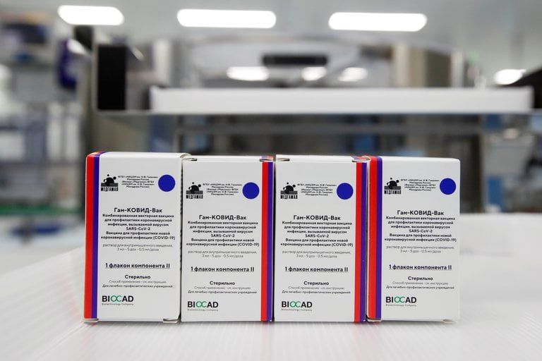 Los rusos desconfían de la Sputnik V: los centros de vacunación contra el COVID-19 están vacíos