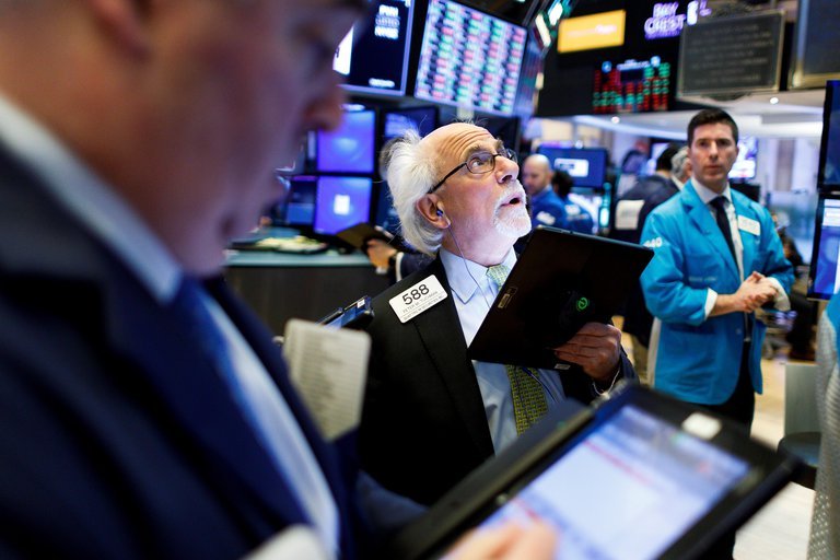 Wall Street cotiza con alzas tras la firma del plan de estímulo y el Dow Jones alcanzó un nuevo récord