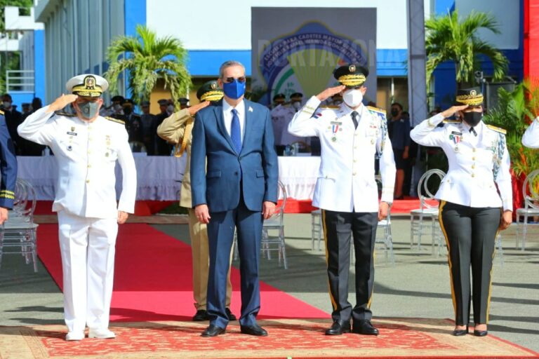 Presidente Abinader encabeza graduación de cadetes de la Policía Nacional