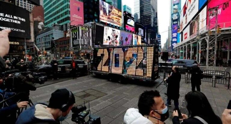 La bola de Times Square recibirá el 2021 sin público por el coronavirus
