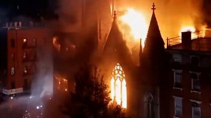 Se incendi贸 una hist贸rica iglesia en Nueva York