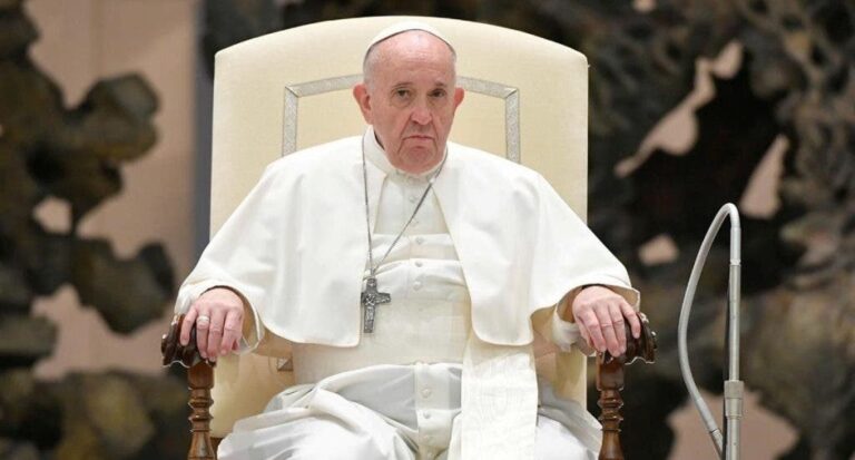 El papa insiste en que el proceso de nulidad matrimonial puede ser gratuito